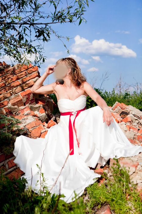 Продам своё свадебное платье,  по цене ткани