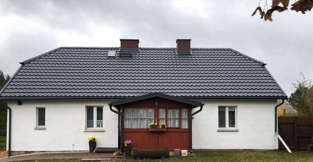 Sprzedam gospodarstwo rolne z domem, zabudowaniami i ziemią.