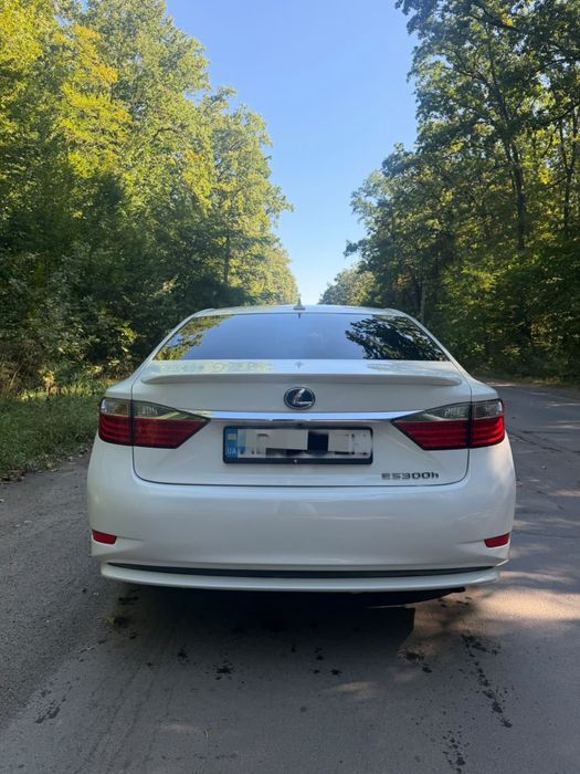 Продам Lexus es 300h