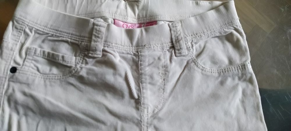 Штани на дівчинку бренду OVS.