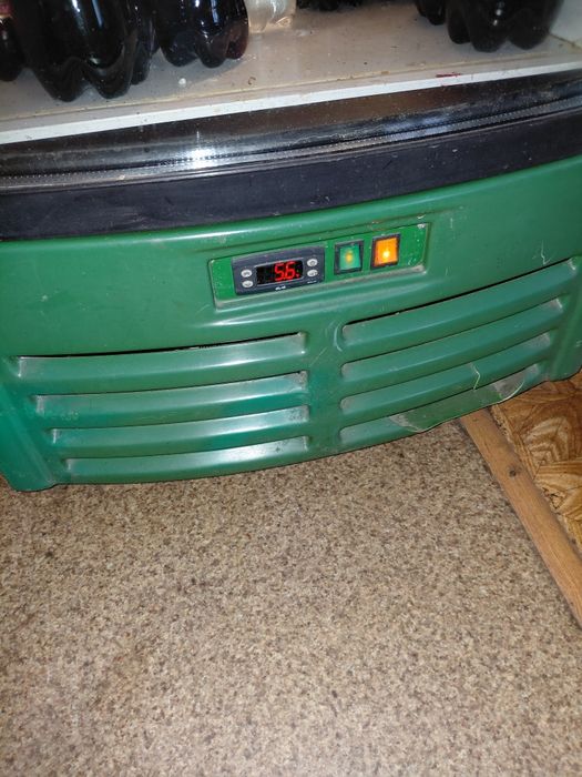 Холодильник витринный