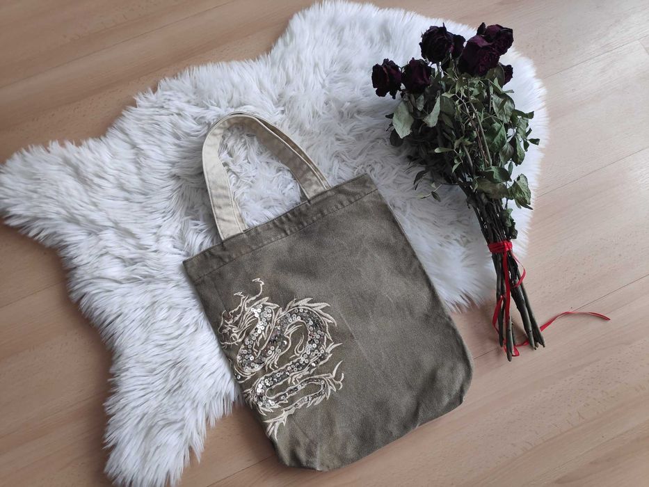 Torba zapinana na zamek