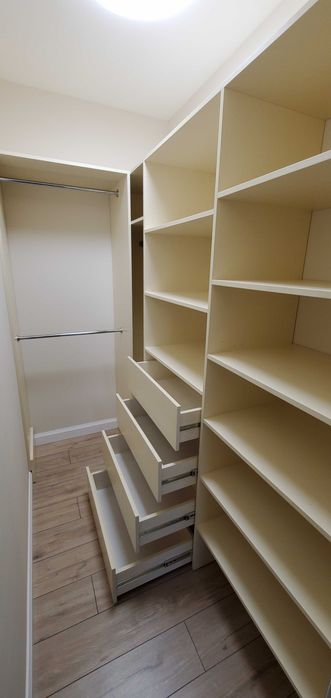 Гардероби на замовлення в місті Києві та Київській області.  Термін - 30 днів.