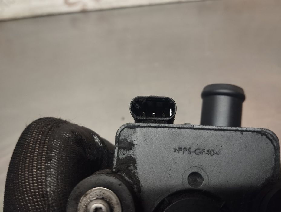 Bomba Água Adicional VW GOLF VII - 5Q0965561B