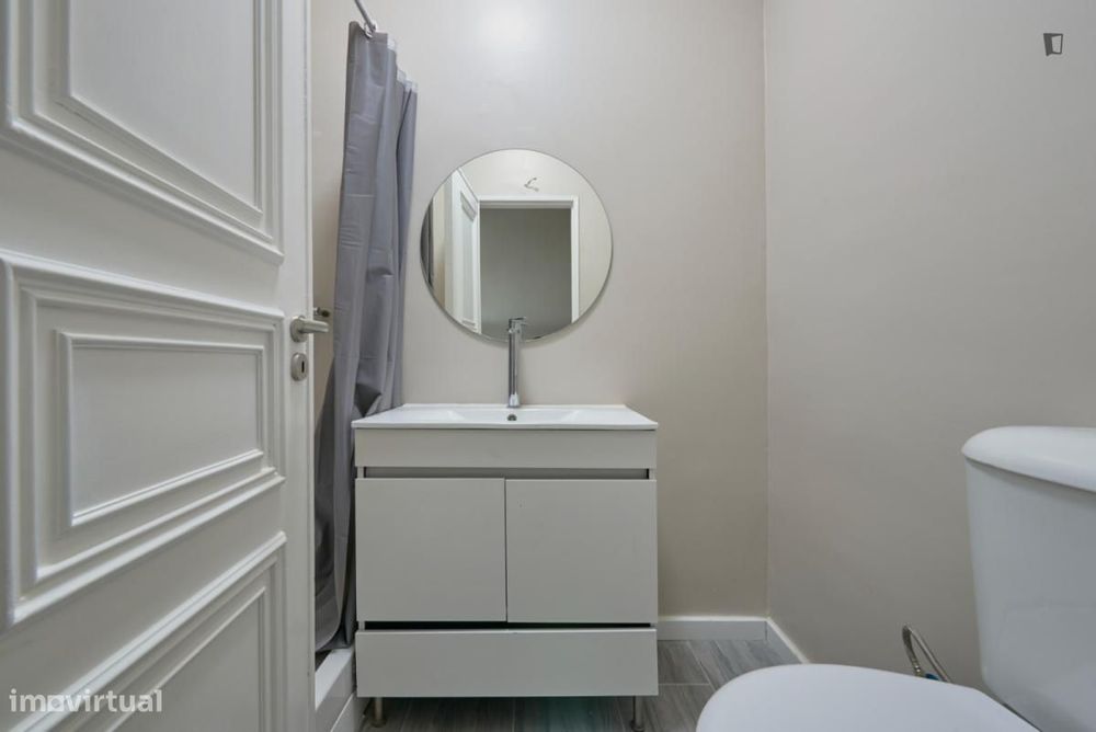 Quarto - localizado em Olaias Lisbon