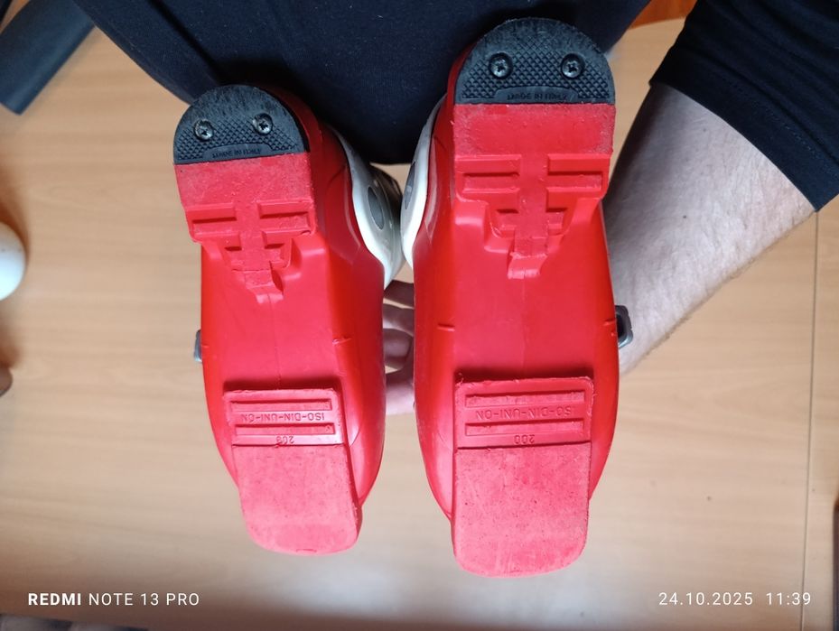 Дитячі гірськолижні черевикі Dolomite Junior JT2 розмір 200 Б/У