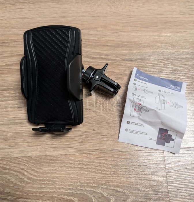 Uchwyt samochodowy na telefon