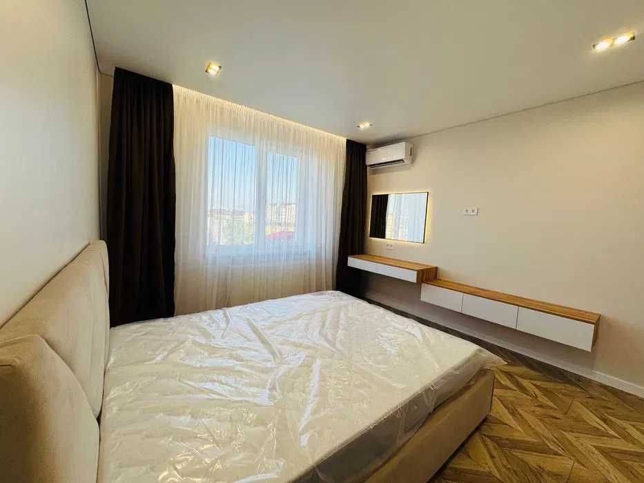 НОВА!!!  2 кім. квартира з ремонтом та меблями В ЦЕНТРІ