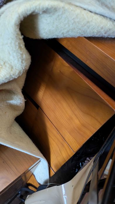 Conjunto de quarto madeira maciça com cama casal, mesas cabeceira etc