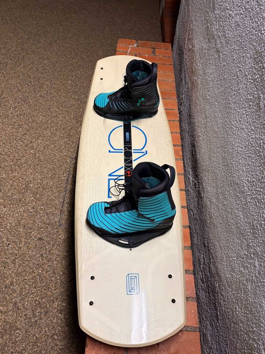 Prancha e botas wakeboard RONIX