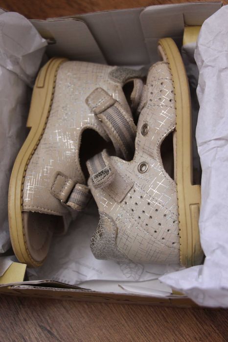 Minimen . Шкіряні босоніжки. Розмір 24.