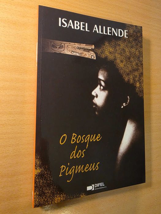 Livro "O Bosque dos Pigmeus" de Isabel Allende
