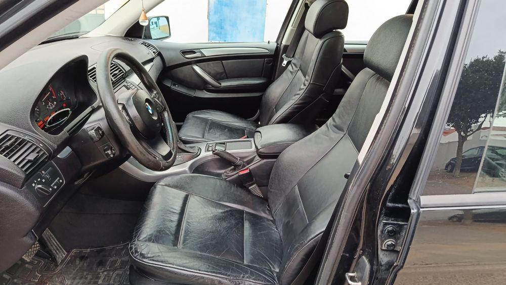 Vende-se Suv BMW x5 3.4x4  E53 218cv de caixa automática 6v