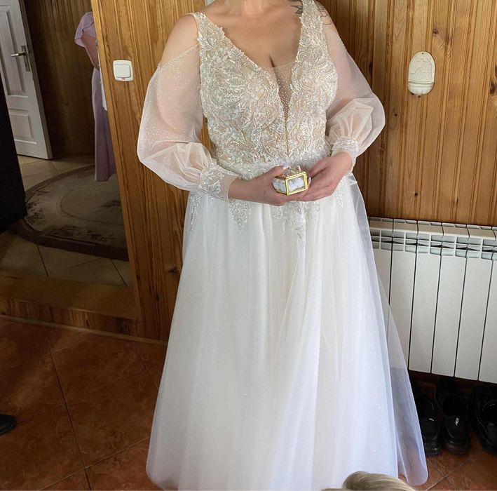 Suknia ślubna z odpinanymi rękawami