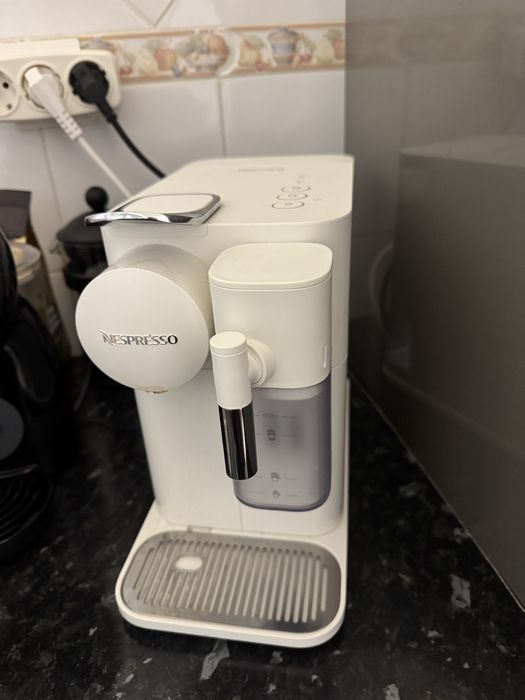 Máquina Nespresso Lattissima