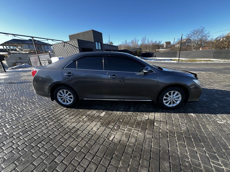 Офіційна Toyota Camry 2.5 бензин