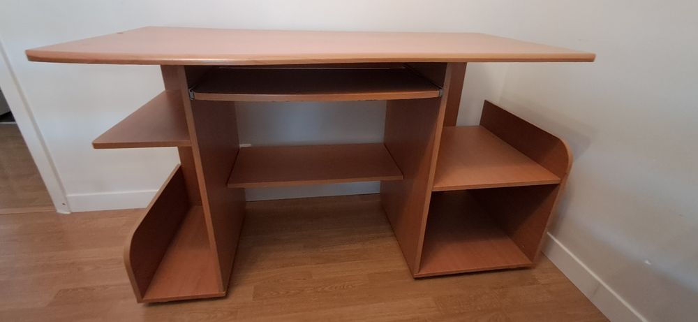 Mesa de escritório em madeira