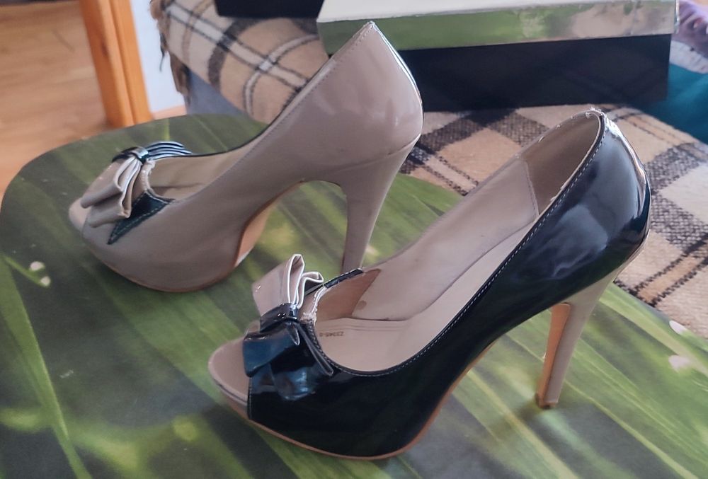 Туфлі жіночі лакові чорно-бежеві, р.38 б/у