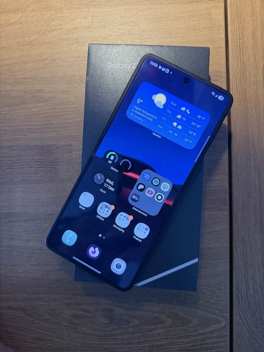 Samsung Z Flip 7 256GB Preto