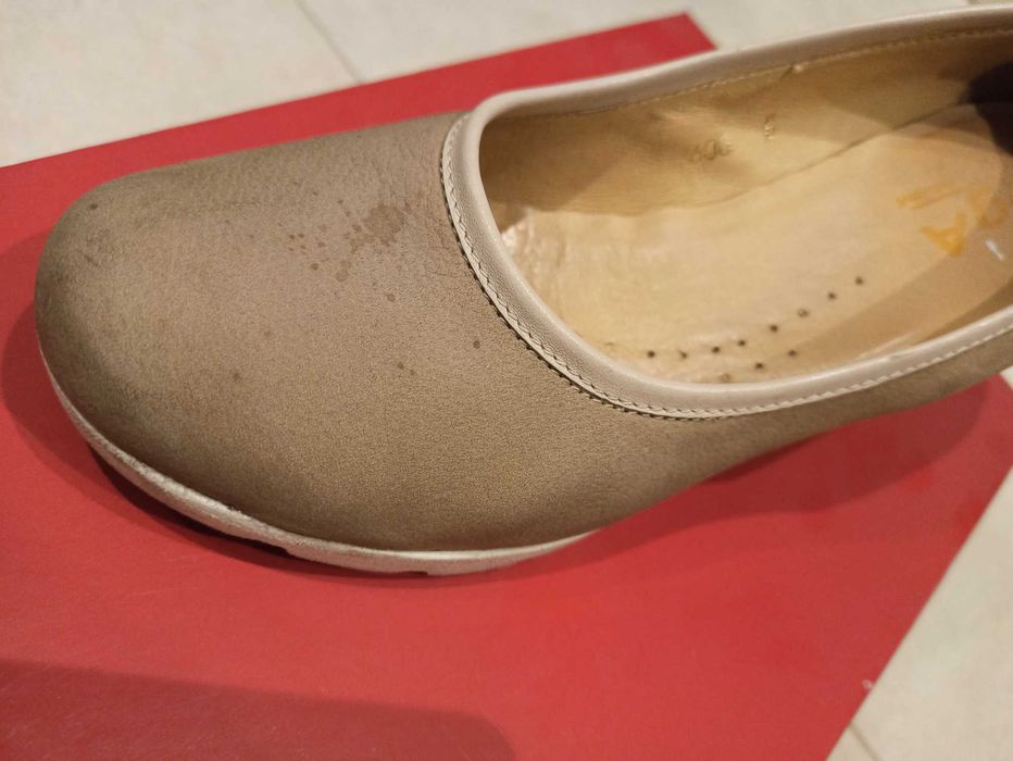 Piękne skórzane buty na koturnie rozm 38