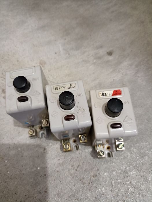 Old circuit breakers, 10A, 16A, 20A64172200424579126