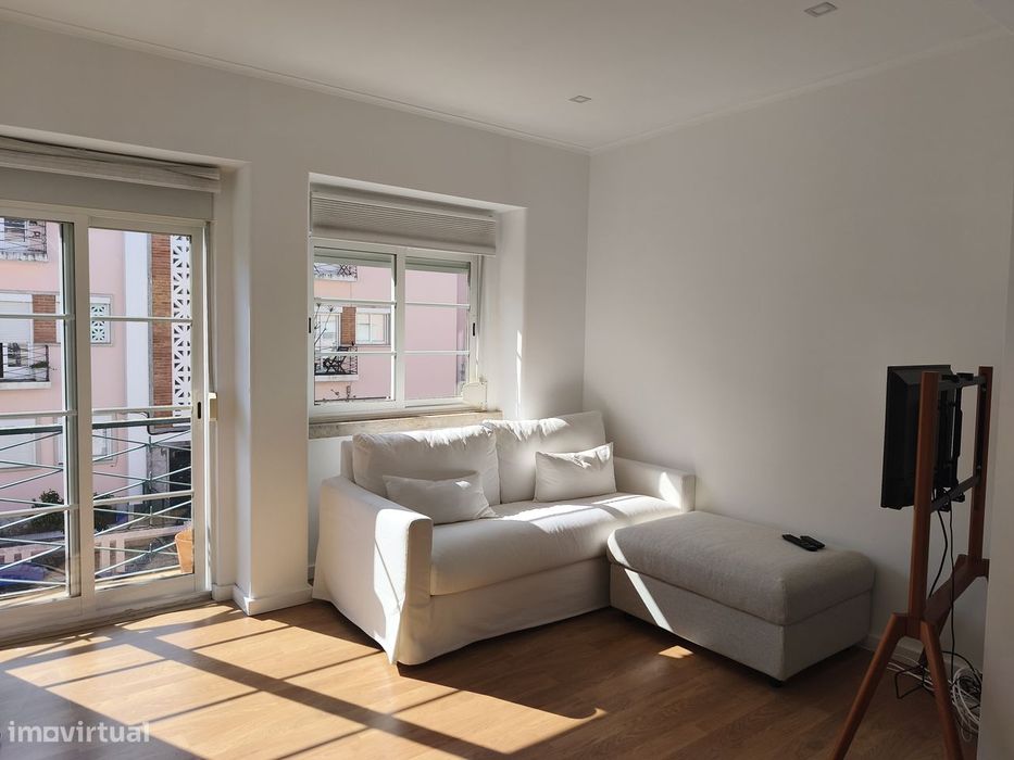 T2 Lisboa - Bairro de Alvalade, Mobilado, Cozinha Equipada e Varanda