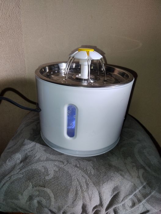 Автоматична поїздка фонтан для котів та собак малих порід