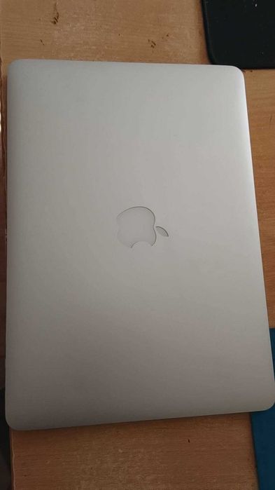 MacBook Air i5 de 2017 com Windows 11 vendo ou troco por algum pêlo mesmo valor perfericia um tablet