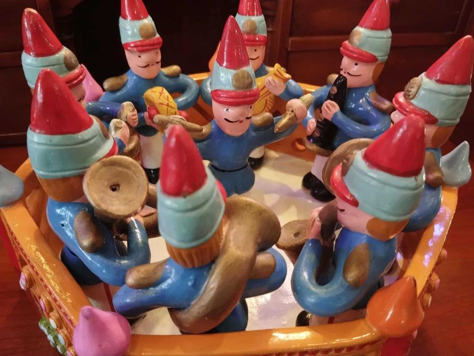 Coreto com Banda de Musica ( Artesã Rosa Baraça )