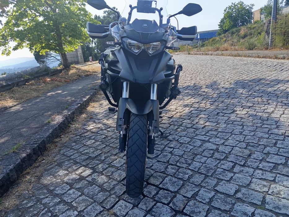 Vendo QJ SRT700X  Como nova