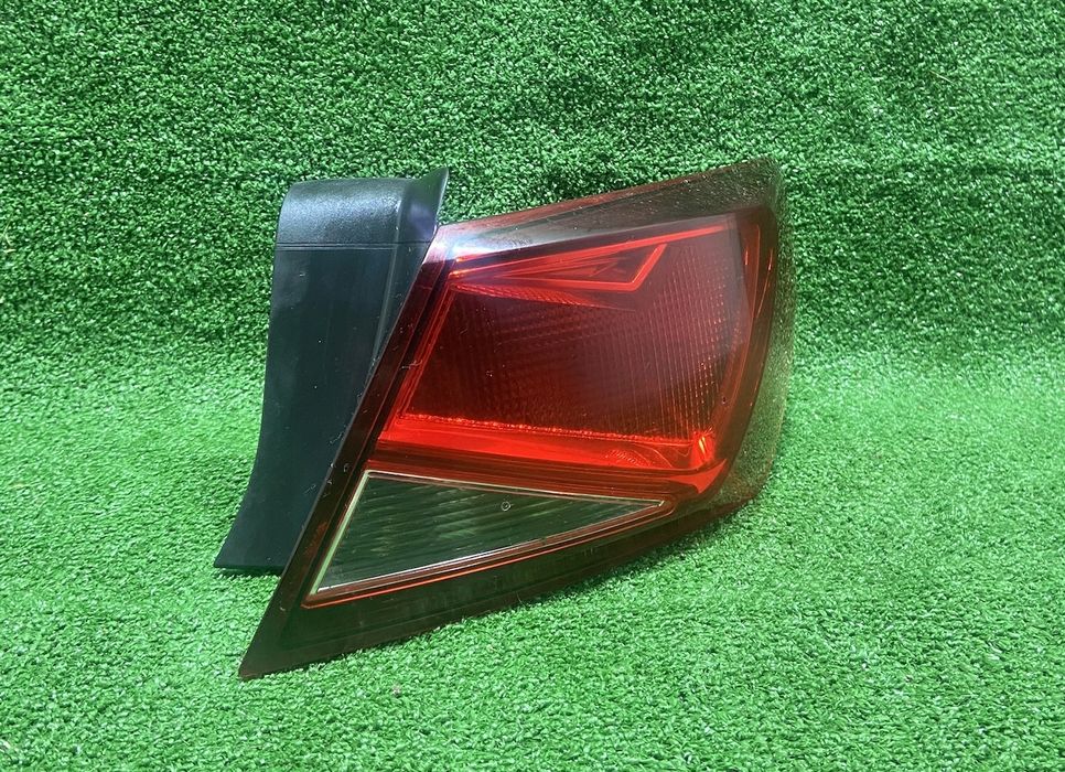 audi a4 b9 kombi lampa lewa tył hit