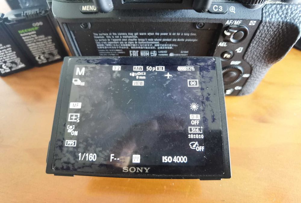 Sony A7 II + Lente FE 28-70mm + 3 Baterias e Carregador Duplo