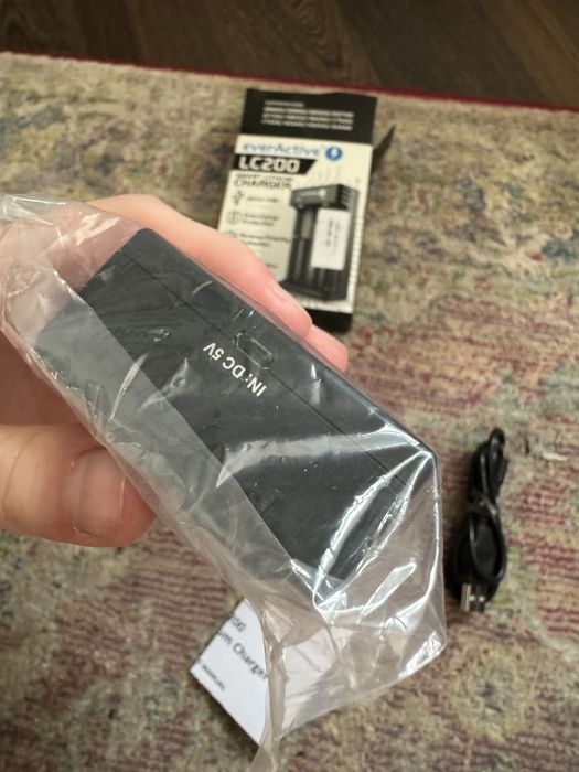 Ładowakra do e-papierosa/ akumulatorów