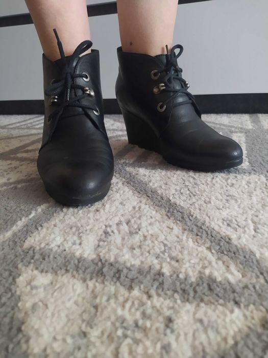 Демисезонні жіночі шкіряні чоботи