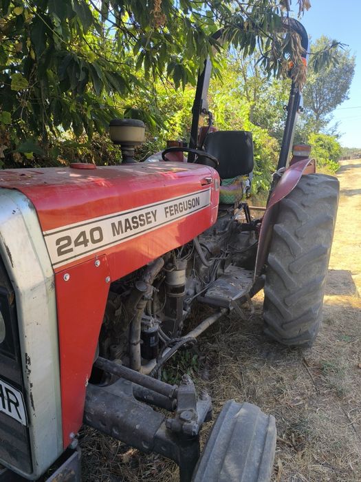 Trator Massey ferguson 240