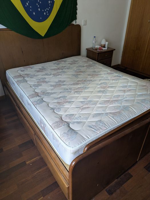 Cama de casal com colchão