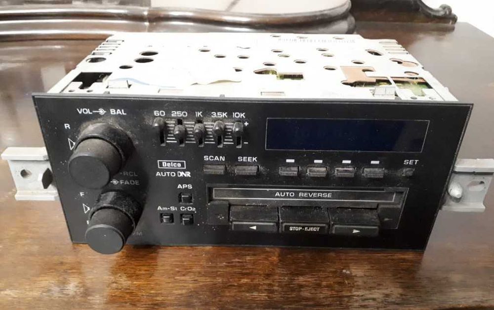 Stary radio magnetofon Delco - Clasic Cars Chevrolet/GM różne modele