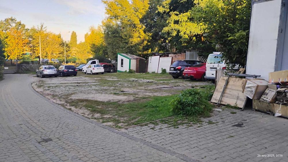 Plac z pawilonem na Komis-Wulkanizacja- wystawę inne propozy Rudzka 68