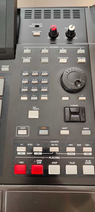 Akai MPC 5000 sampler, beat-maszyna, sekwencer, syntezator w jednym