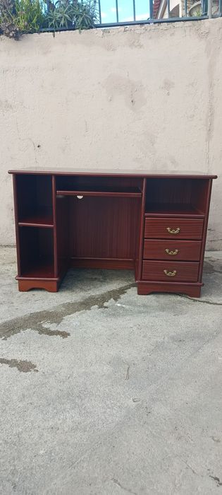 Secretária Madeira Maciça 
Medidas 
1