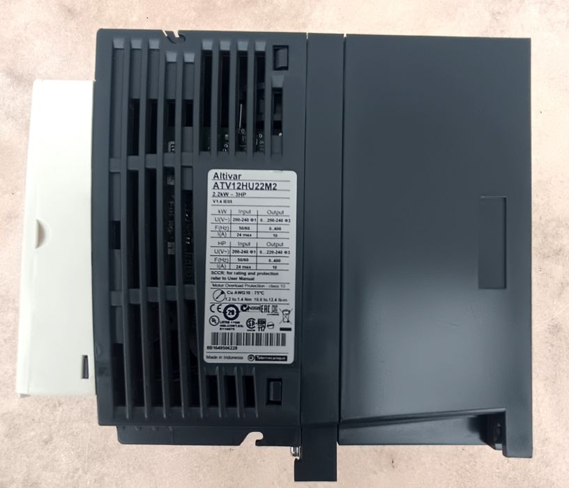 Variador Telemecanique ATV12HU22M2