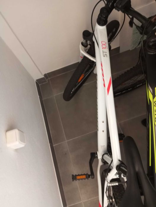 Vende-se bicicletas  175€ branca 200€ preta e verde