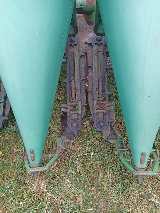 Продам жатку кукурудзну Джон дир