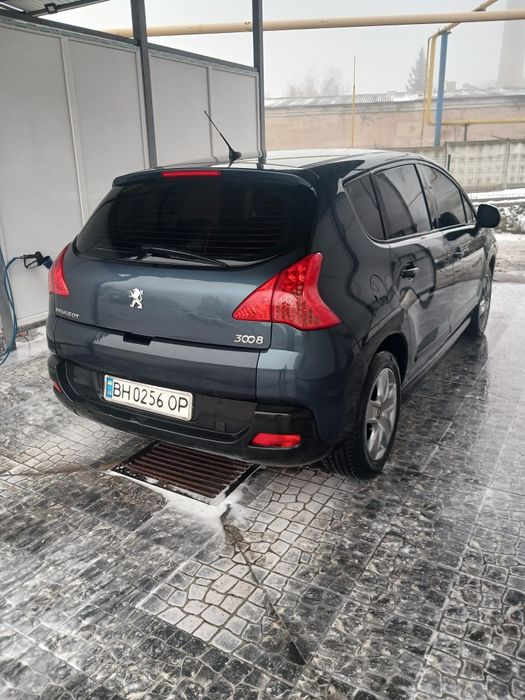 Пежо 3008 в хорошому стані