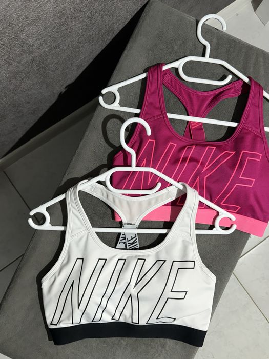 Жіночий білий топ з чашкою nike спортивний бюстгальтер