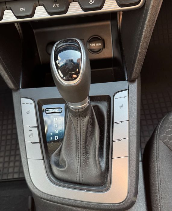 Автомобіль Hyundai Elantra 1.6 2019 рік