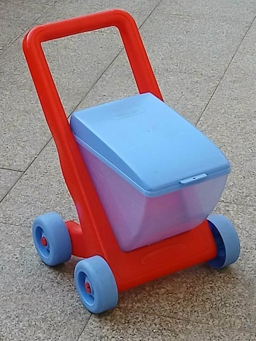 Vendo CARRINHO DE BEBÉ de brincar e outros brinquedos todos como novos