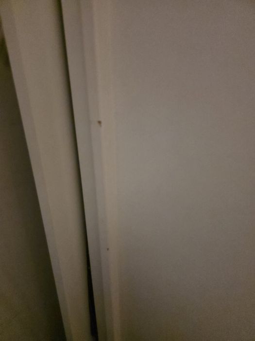 Szafa przesuwna 100 cm biała z drążkiem i półką