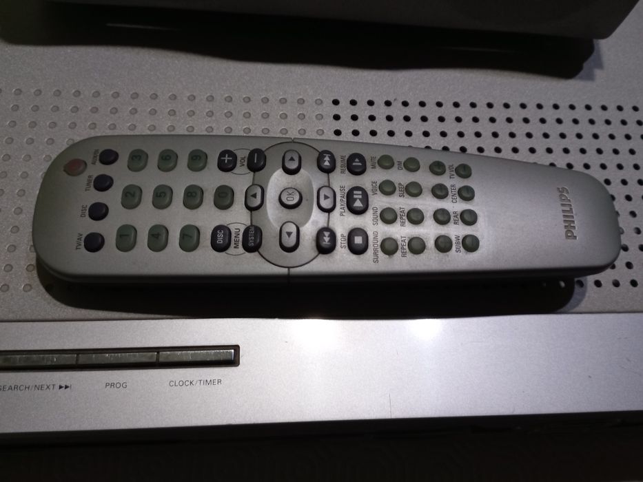 DVD com radio + 5 colunas (2 delas tem tripés) + sebufalo + comando