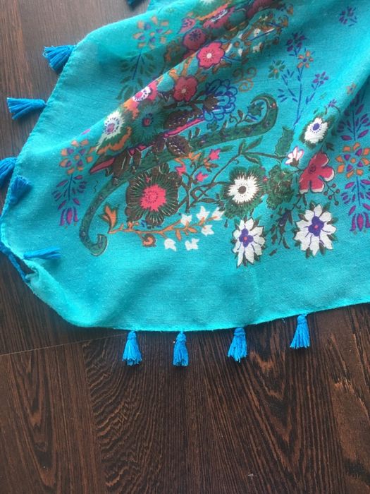Chusta turkusowa,delikatna bawełna,pompony,kwiatowy print